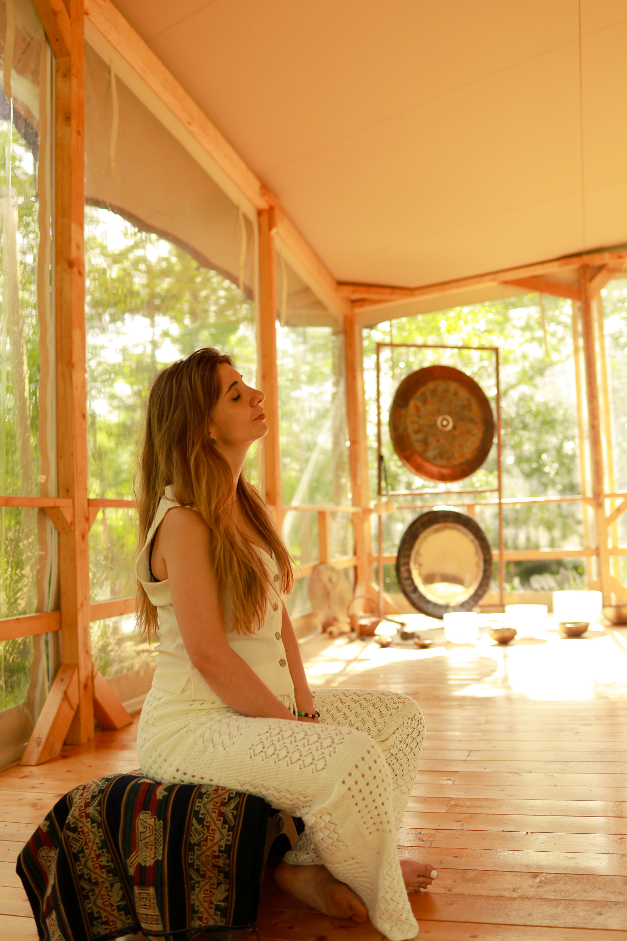 Flávia Santos em meditação